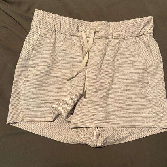 Lululemon Stretch High Rise Shorts 2.5” - Picture 4 of 7